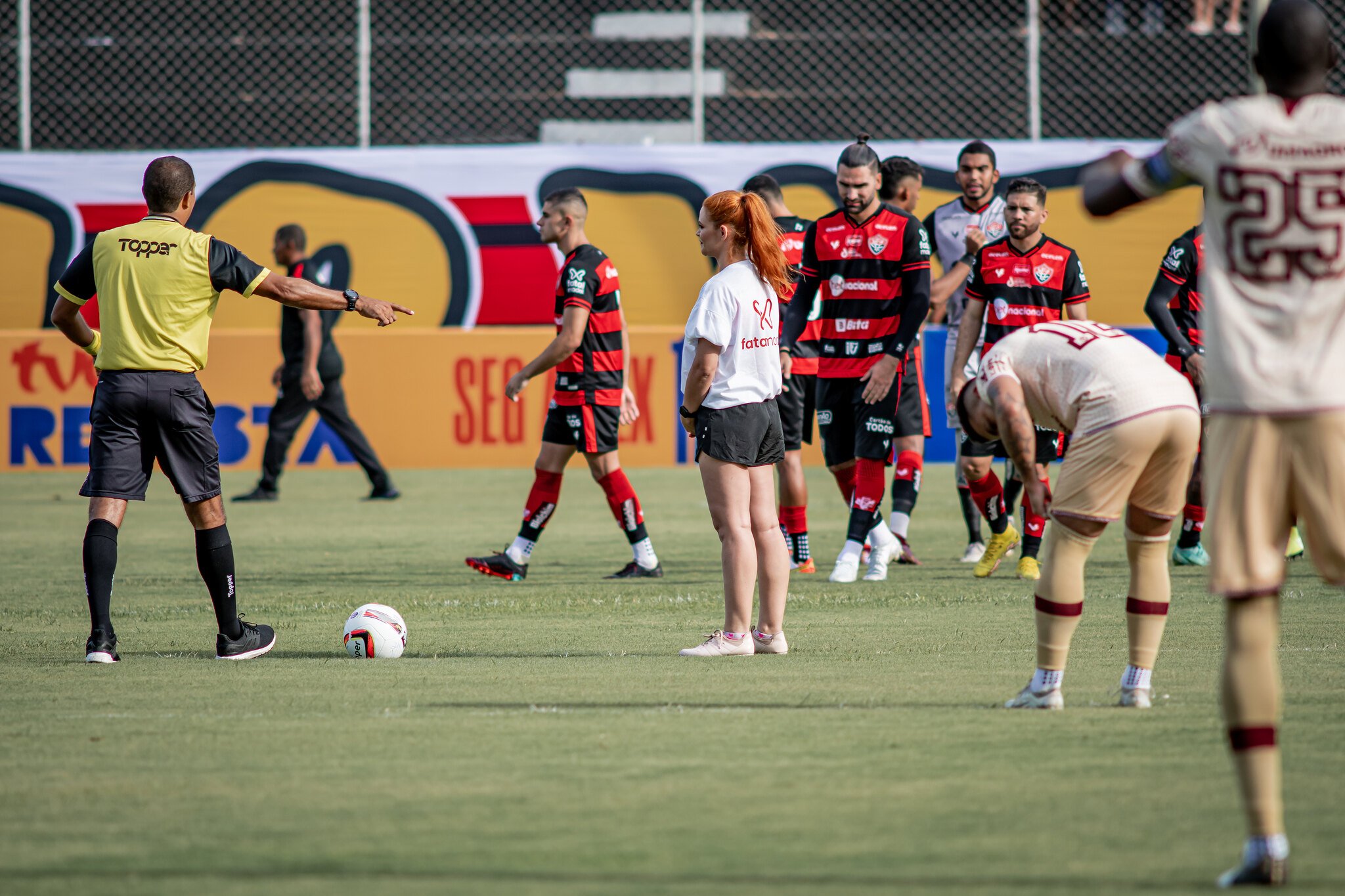 Esporte Clube Vitória fecha patrocínio com site adulto de acompanhantes