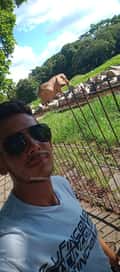 Acompanhante Adriano