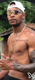 Acompanhante Derick