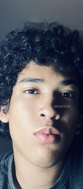 Acompanhante Adrian