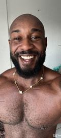 Acompanhante Júnior Filho