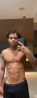 Acompanhante Douglas Silva