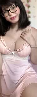 Acompanhante Anya Hashimoto