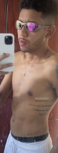 Acompanhante Derick