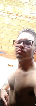 Acompanhante Julian