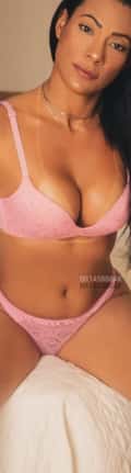 Acompanhante Emily