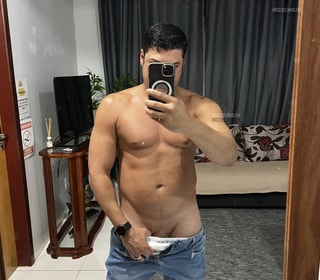 Acompanhante John Almeida