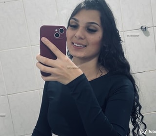Acompanhante Emily
