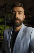Imagem de um homem explicando sobre a confiabilidade da Fatal Model